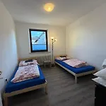 Grosszuegiges Einfamilienhaus Samt Garten & Riesiger Garage Daire *