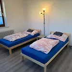 Grosszuegiges Einfamilienhaus Samt Garten & Riesiger Garage Klagenfurt am Woerthersee