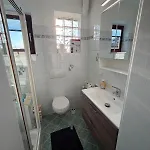 Daire Grosszuegiges Einfamilienhaus Samt Garten & Riesiger Garage *