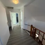 Daire Grosszuegiges Einfamilienhaus Samt Garten & Riesiger Garage