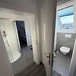 Daire Grosszuegiges Einfamilienhaus Samt Garten & Riesiger Garage Klagenfurt am Woerthersee