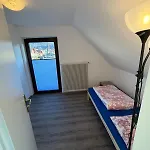 Grosszuegiges Einfamilienhaus Samt Garten & Riesiger Garage Daire *