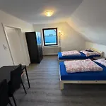 Grosszuegiges Einfamilienhaus Samt Garten & Riesiger Garage *