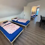 Grosszuegiges Einfamilienhaus Samt Garten & Riesiger Garage Daire *