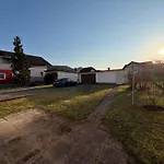 Daire Grosszuegiges Einfamilienhaus Samt Garten & Riesiger Garage *