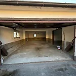 Grosszuegiges Einfamilienhaus Samt Garten & Riesiger Garage *