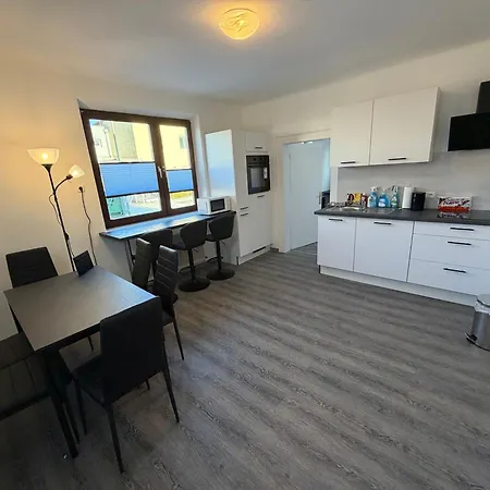 Grosszuegiges Einfamilienhaus Samt Garten & Riesiger Garage Klagenfurt am Woerthersee