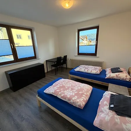 Grosszuegiges Einfamilienhaus Samt Garten & Riesiger Garage