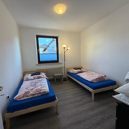 Großzügiges Einfamilienhaus Samt Garten&riesiger Garage Apartamento *