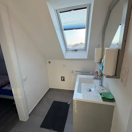 Großzügiges Einfamilienhaus Samt Garten&riesiger Garage Apartamento