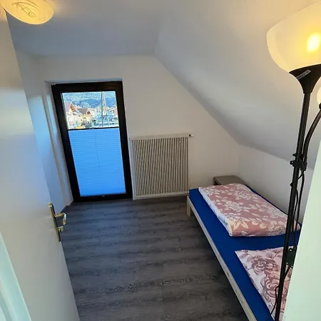 Grosszuegiges Einfamilienhaus Samt Garten & Riesiger Garage Lejlighed *