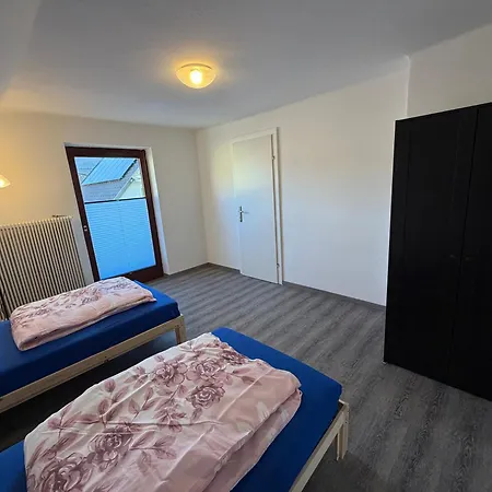 Großzügiges Einfamilienhaus Samt Garten&riesiger Garage *