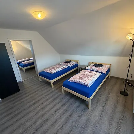 Großzügiges Einfamilienhaus Samt Garten&riesiger Garage