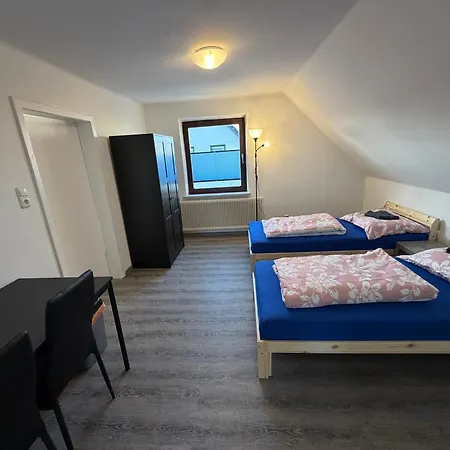 Grosszuegiges Einfamilienhaus Samt Garten & Riesiger Garage *