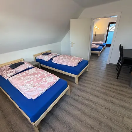 Grosszuegiges Einfamilienhaus Samt Garten & Riesiger Garage Lejlighed *