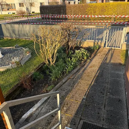 Großzügiges Einfamilienhaus Samt Garten&riesiger Garage