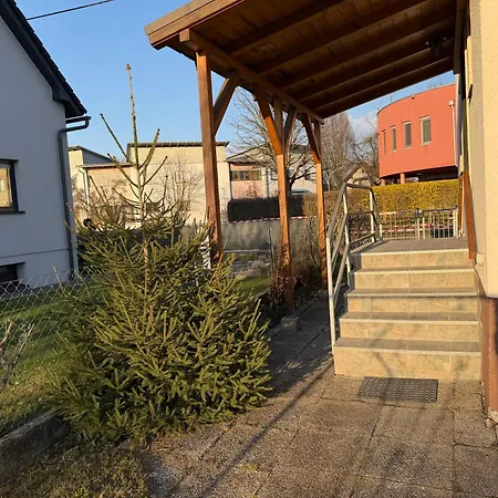 Großzügiges Einfamilienhaus Samt Garten&riesiger Garage Apartamento *