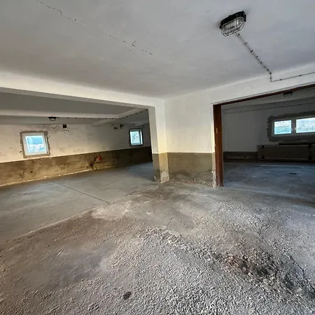Großzügiges Einfamilienhaus Samt Garten&riesiger Garage * Klagenfurt am Woerthersee