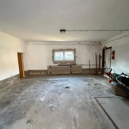 Großzügiges Einfamilienhaus Samt Garten&riesiger Garage Apartamento