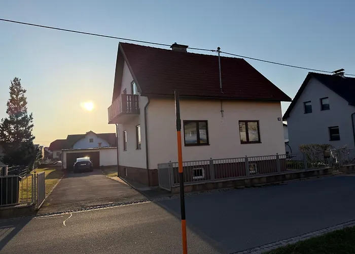 Grosszuegiges Einfamilienhaus Samt Garten & Riesiger Garage Lejlighed