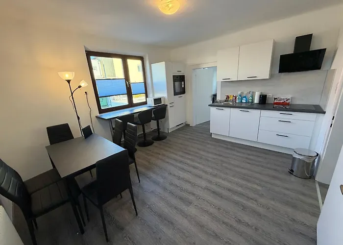 Grosszuegiges Einfamilienhaus Samt Garten & Riesiger Garage Klagenfurt am Woerthersee