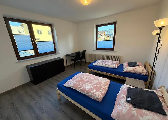 Grosszuegiges Einfamilienhaus Samt Garten & Riesiger Garage