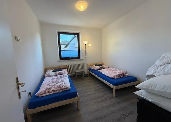 Grosszuegiges Einfamilienhaus Samt Garten & Riesiger Garage Διαμέρισμα *