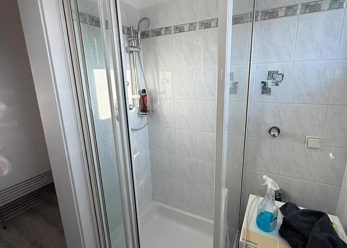 Grosszuegiges Einfamilienhaus Samt Garten & Riesiger Garage Διαμέρισμα