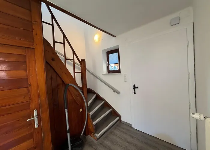 Grosszuegiges Einfamilienhaus Samt Garten & Riesiger Garage