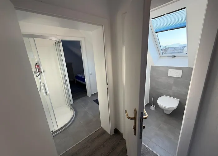 아파트 Grosszuegiges Einfamilienhaus Samt Garten & Riesiger Garage 클라겐푸르트