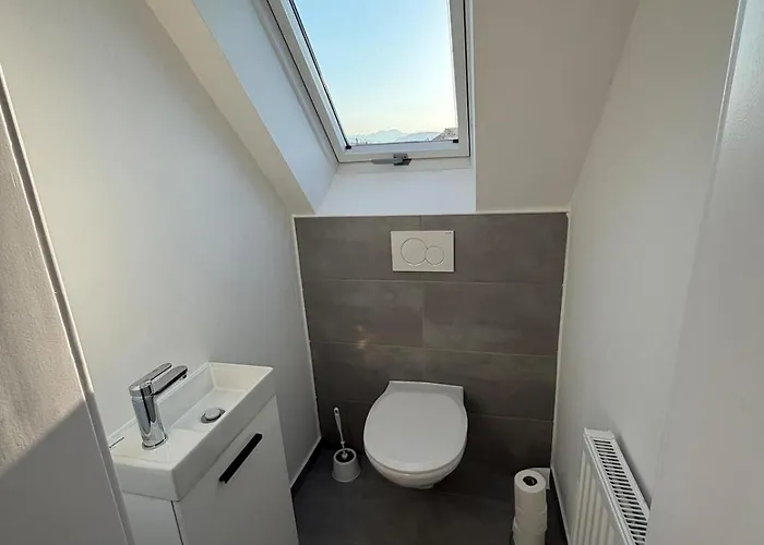 Grosszuegiges Einfamilienhaus Samt Garten & Riesiger Garage * Klagenfurt am Woerthersee