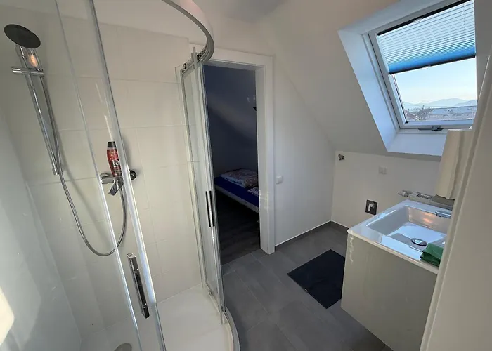 Grosszuegiges Einfamilienhaus Samt Garten & Riesiger Garage 클라겐푸르트