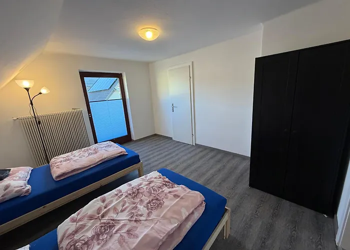 Grosszuegiges Einfamilienhaus Samt Garten & Riesiger Garage *