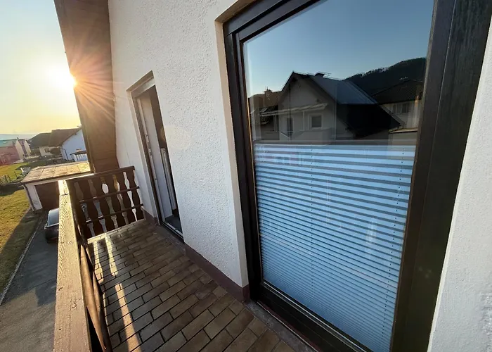 아파트 Grosszuegiges Einfamilienhaus Samt Garten & Riesiger Garage