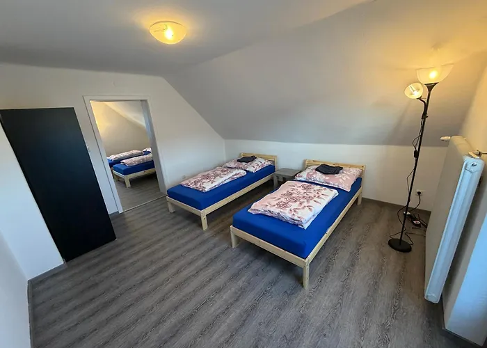 Grosszuegiges Einfamilienhaus Samt Garten & Riesiger Garage