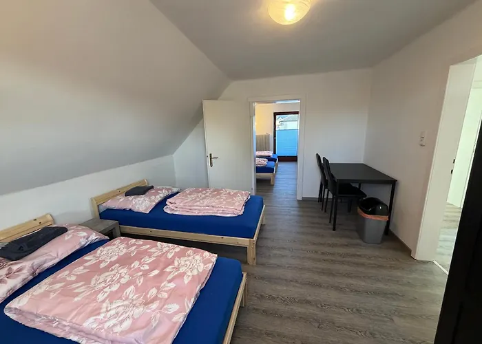 Grosszuegiges Einfamilienhaus Samt Garten & Riesiger Garage