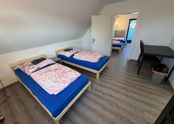 Grosszuegiges Einfamilienhaus Samt Garten & Riesiger Garage 아파트 *