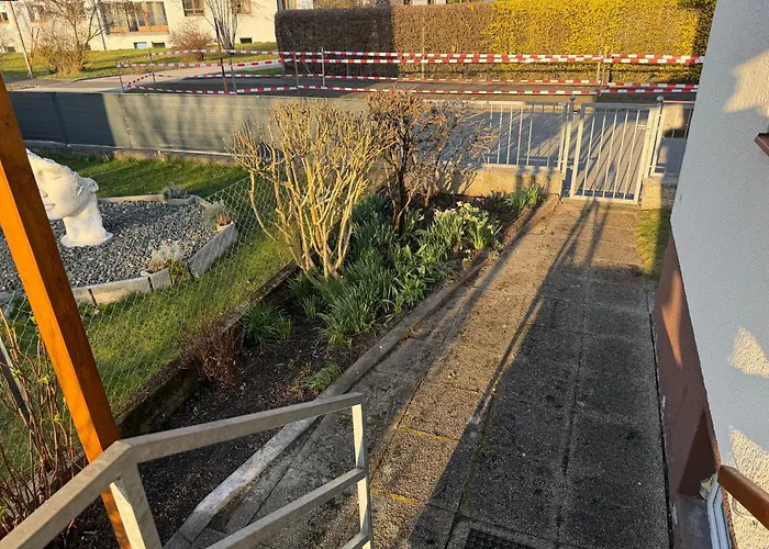 Grosszuegiges Einfamilienhaus Samt Garten & Riesiger Garage