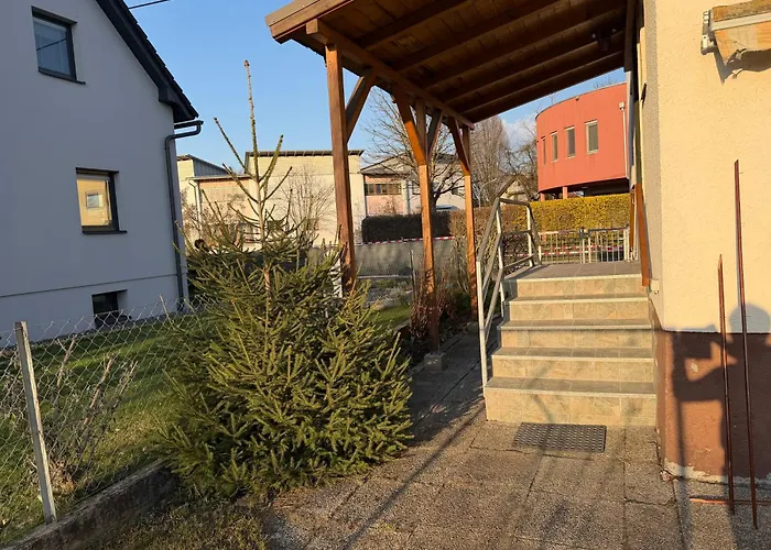 Grosszuegiges Einfamilienhaus Samt Garten & Riesiger Garage Διαμέρισμα *