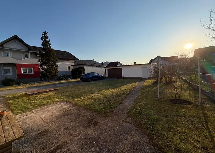 아파트 Grosszuegiges Einfamilienhaus Samt Garten & Riesiger Garage *