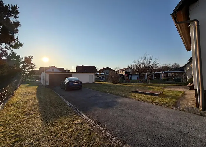 Grosszuegiges Einfamilienhaus Samt Garten & Riesiger Garage