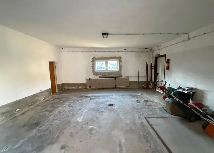 Grosszuegiges Einfamilienhaus Samt Garten & Riesiger Garage 아파트